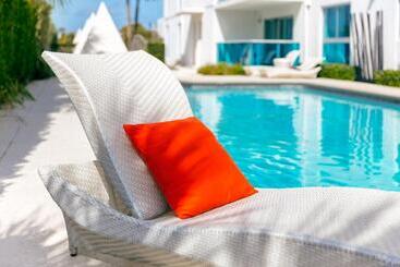Отель Beach Haus Bal Harbour
