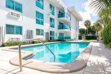 Отель Beach Haus Bal Harbour