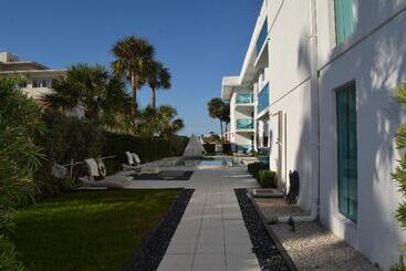 Отель Beach Haus Bal Harbour
