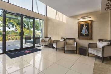 هتل Ramada Birmingham Oldbury M5 J2