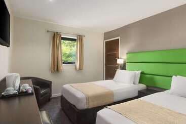 هتل Ramada Birmingham Oldbury M5 J2