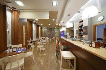 Santa Rosa, Blue Hoteles