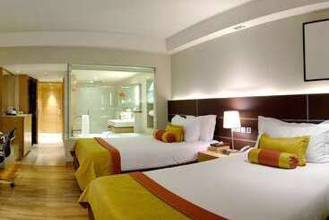 호텔 The Lalit New Delhi