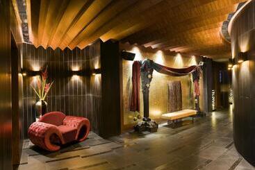 호텔 The Lalit New Delhi