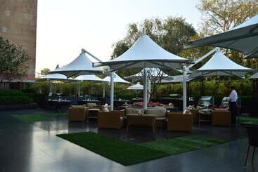 호텔 The Lalit New Delhi