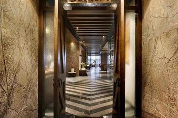 호텔 The Lalit New Delhi