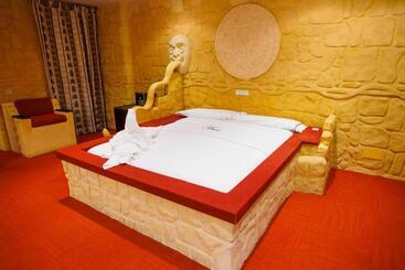 Motel Venus Valladolid - Villanubla
