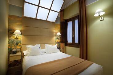 Suites Gran Via 44