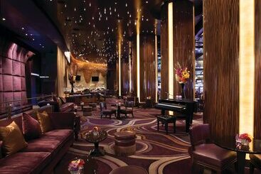 هتل Aria Sky Suites