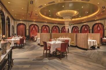 هتل Aria Sky Suites