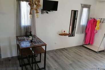 هتل Eugenia Studios