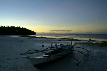 هتل Masamayor's Beach House And Resort