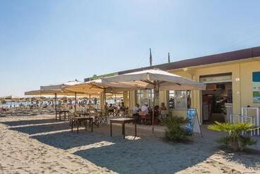 هتل Club Del Sole Pini Beach Village