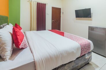 هتل Satria Guest House By Oyo Rooms