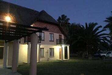 هتل Tautona Lodge