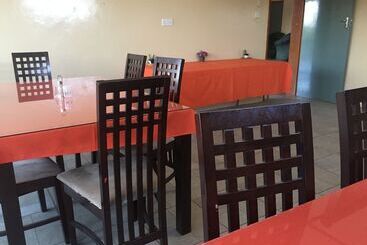 پانسیون Namane Guest House
