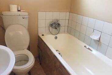 پانسیون Namane Guest House