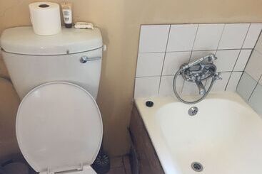 پانسیون Namane Guest House