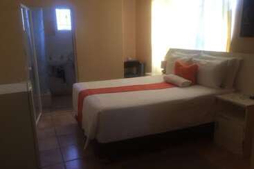 پانسیون Namane Guest House