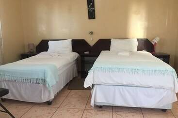پانسیون Namane Guest House