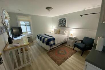 Hanscom's Motel & Cottages
