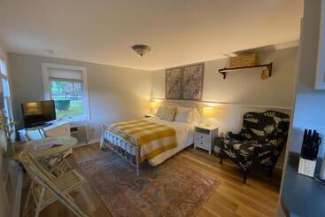 Hanscom's Motel & Cottages