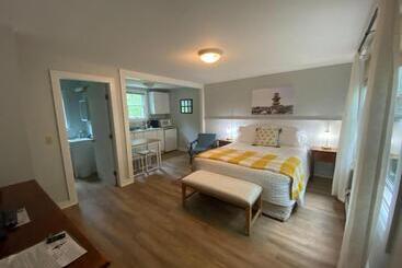 Hanscom's Motel & Cottages