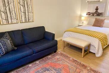 Hanscom's Motel & Cottages
