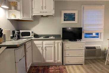 Hanscom's Motel & Cottages
