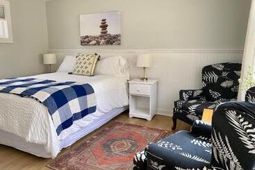 Hanscom's Motel & Cottages