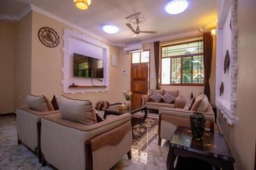 هتل Sunny Palms Beach Bungalows