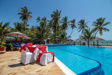 هتل Sunny Palms Beach Bungalows