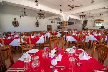 هتل Sunny Palms Beach Bungalows