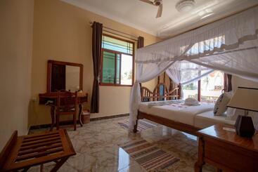 هتل Sunny Palms Beach Bungalows