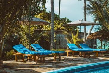 هتل Sunny Palms Beach Bungalows