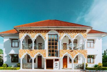 هتل Sunny Palms Beach Bungalows