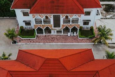 هتل Sunny Palms Beach Bungalows
