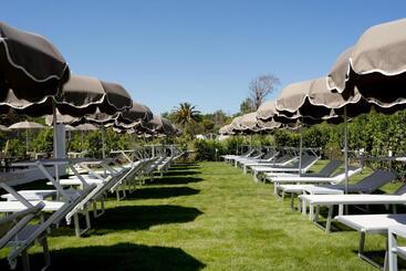 پانسیون Cala Cala Rooms,restaurant & Farm Experience
