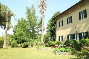 تختخواب و صبحانه Borgo Studiati Residenza D Epoca