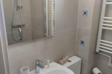 تختخواب و صبحانه Sky Park Home