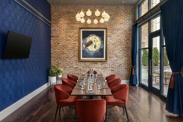 هتل 106 Jefferson Huntsville, Curio Collection By Hilton