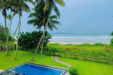 هتل 360 Surf Weligama Bay