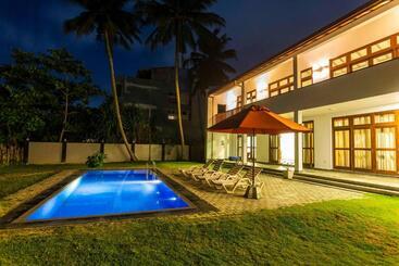هتل 360 Surf Weligama Bay