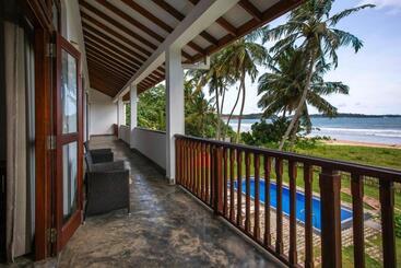 هتل 360 Surf Weligama Bay