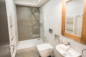هتل Arietes Marmont Resort