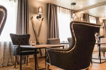 هتل Arietes Marmont Resort