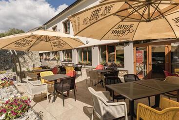 هتل Arietes Marmont Resort