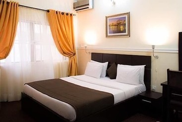 هتل Bjorne Classic Suites