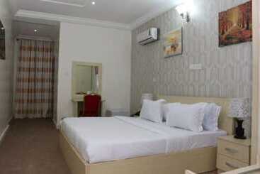هتل Bjorne Classic Suites
