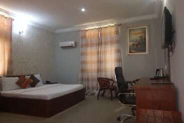 هتل Bjorne Classic Suites